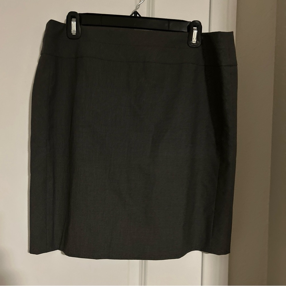 Gianni Bini Charcoal Gray Lined Pencil Straight Skirt Womens Size 8 34’w 19.5’L